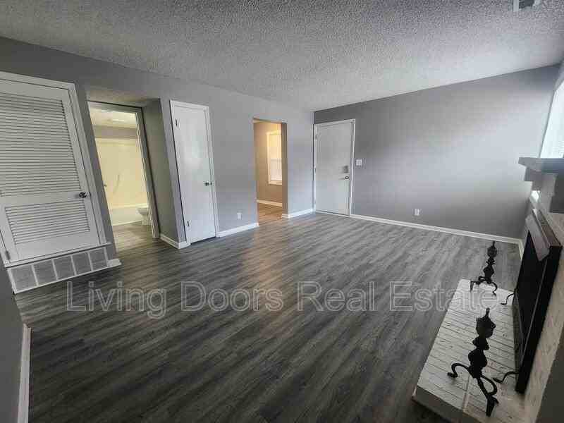 660 S 20th St #2 - Photo 4 of 10