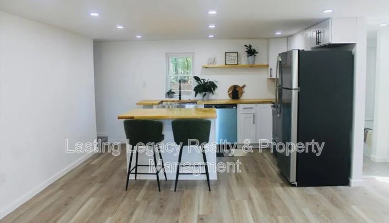275 Milling Rd - Photo 4 of 20