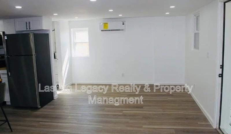 275 Milling Rd - Photo 7 of 20