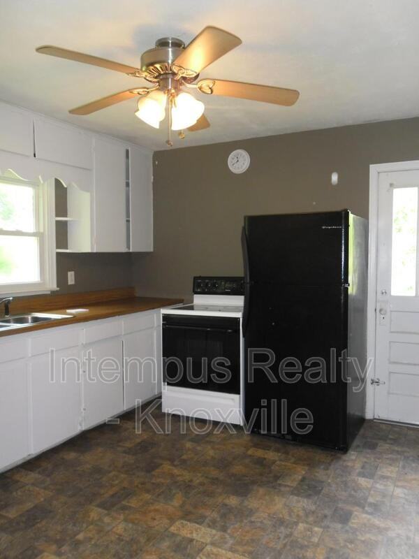 805 Centeroak Dr - Photo 4 of 13