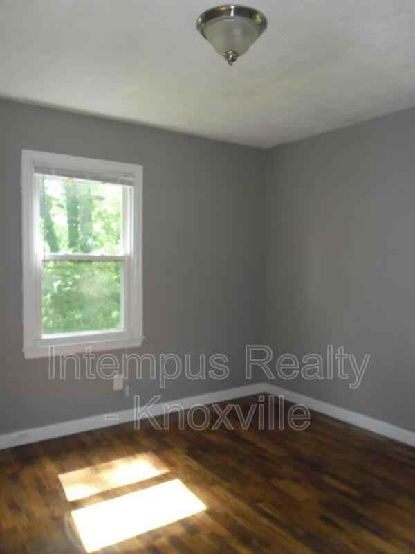 805 Centeroak Dr - Photo 6 of 13