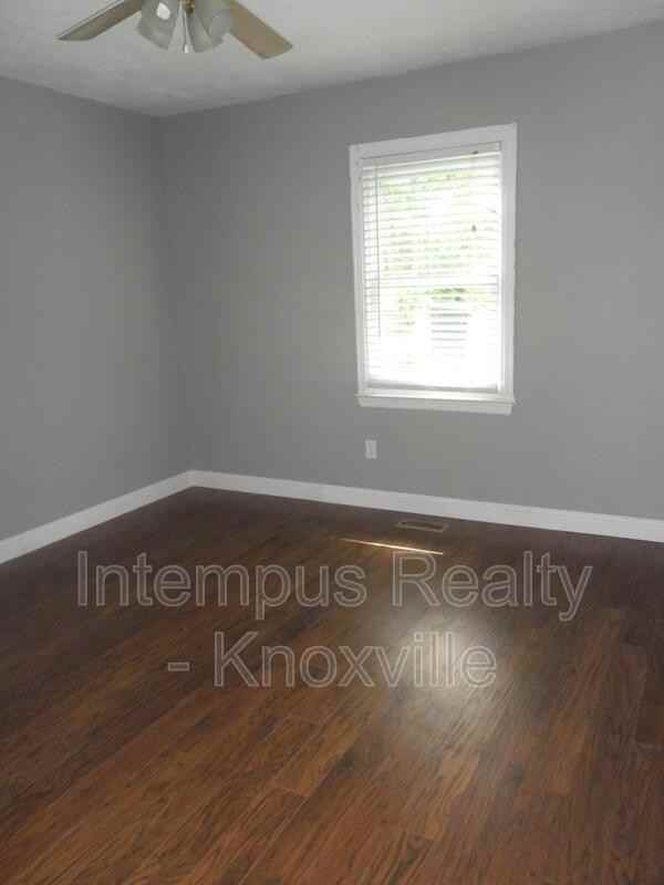 805 Centeroak Dr - Photo 7 of 13