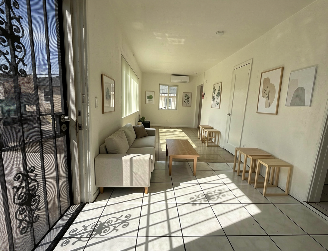 873 West 8th Street - Photo 2 of 8