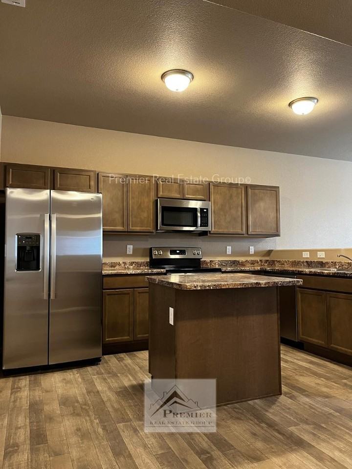 7863 Sand Lake Hts - Photo 4 of 14