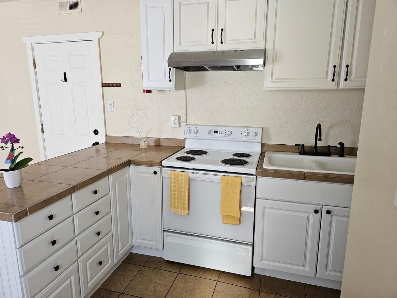 2826 W Platte Ave #4 - Photo 5 of 9