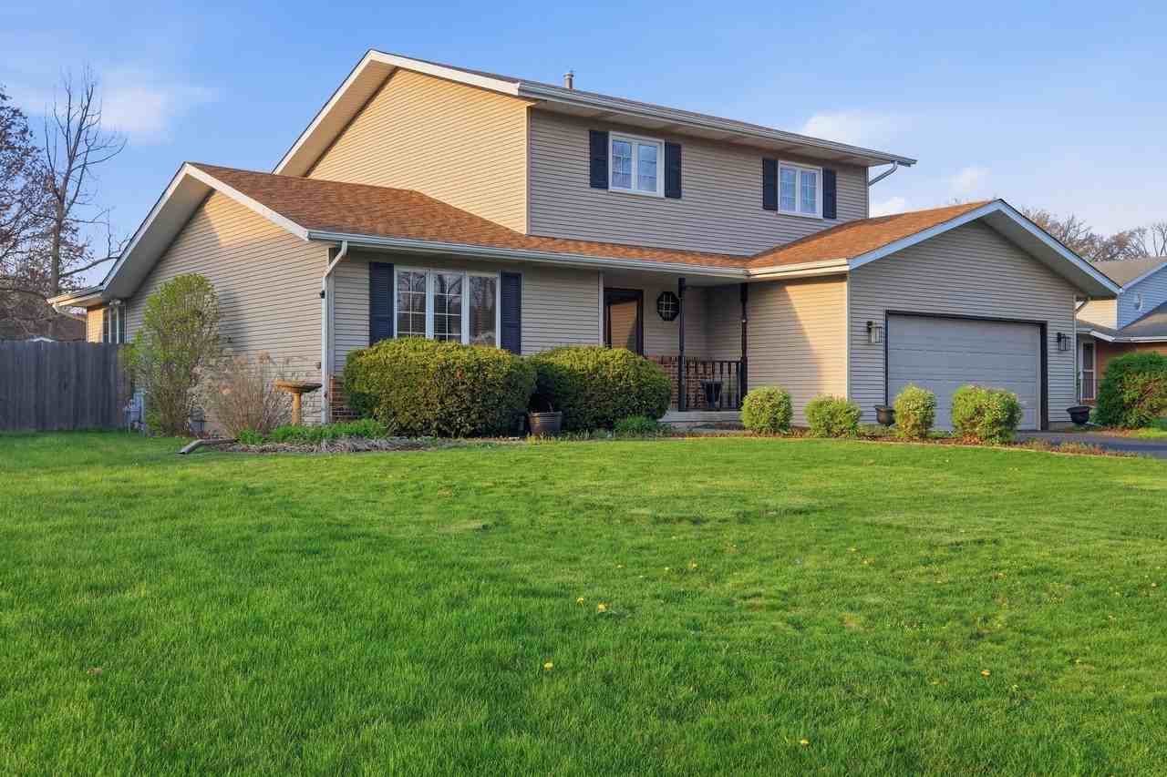 1000 Brooke Ln - Photo 2 of 44