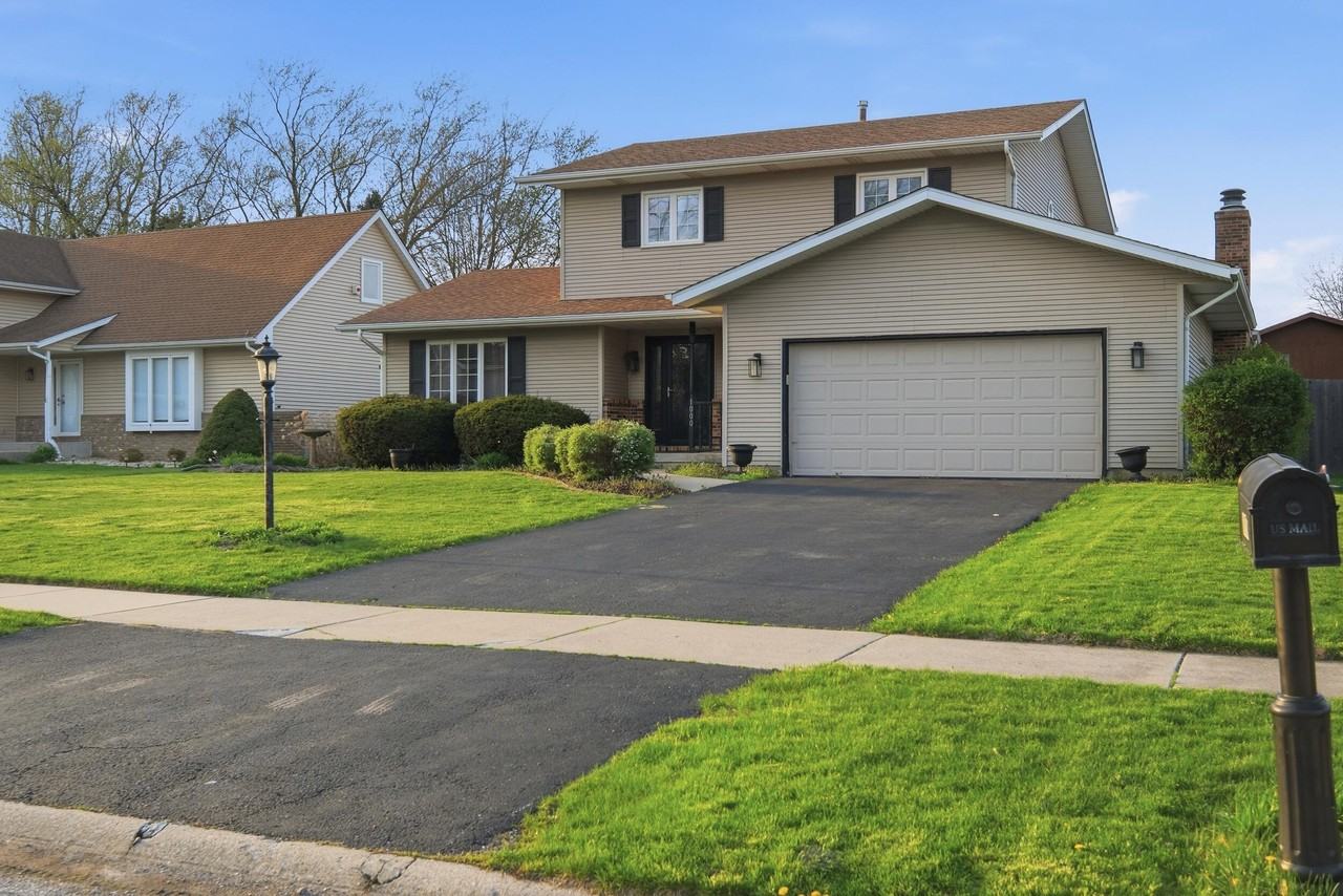 1000 Brooke Ln - Photo 3 of 44