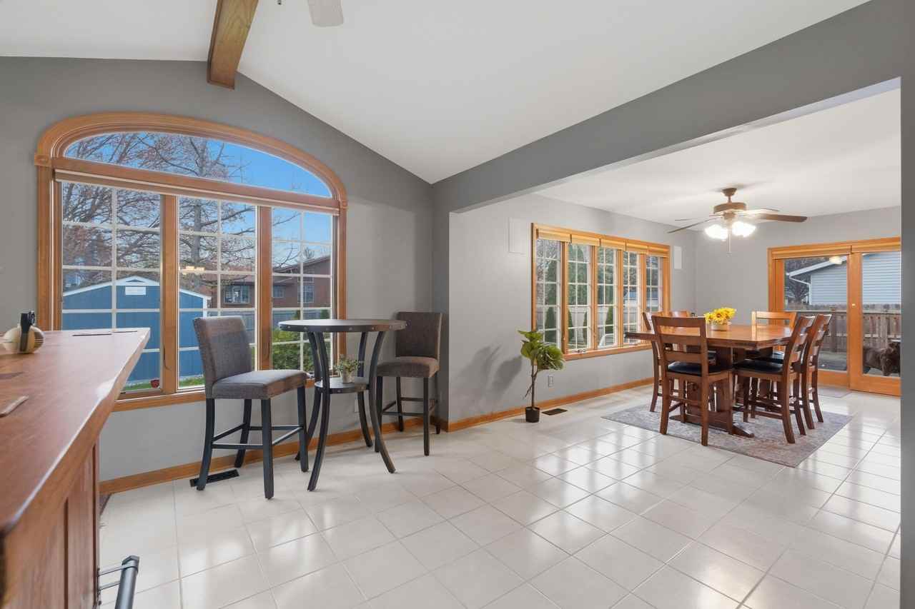 1000 Brooke Ln - Photo 5 of 44