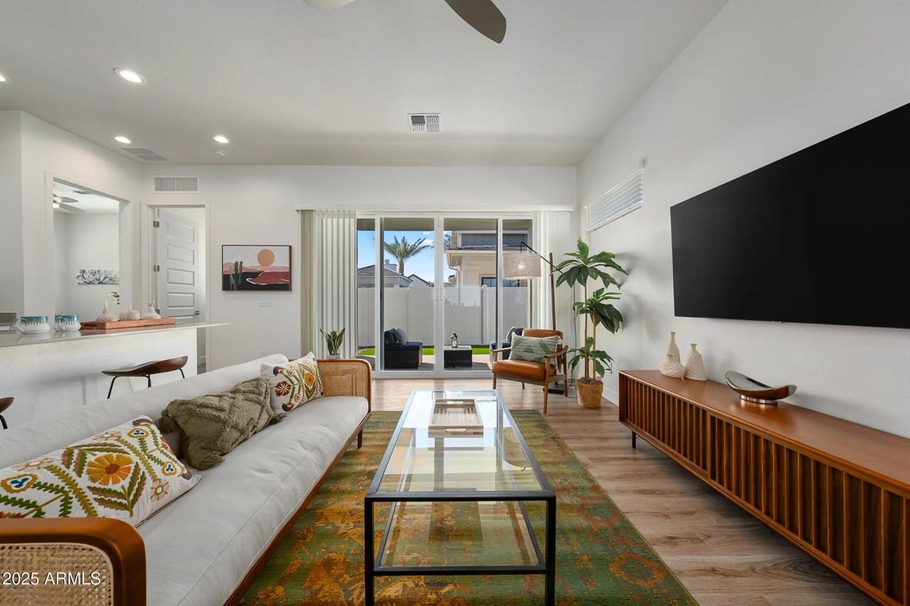 15601 W Cactus Rd - Photo 4 of 18