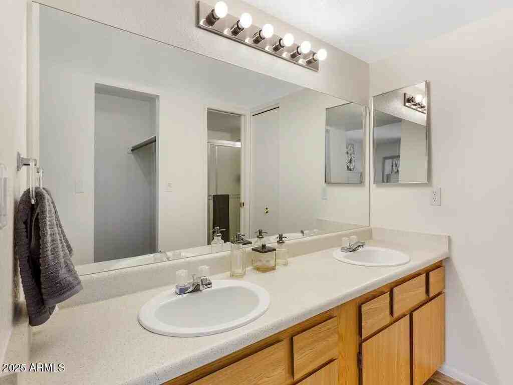 164 N 74th St #1 - Photo 7 of 14