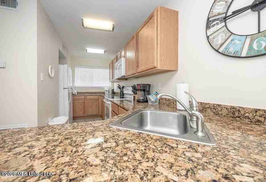 1664 Beach Blvd - Photo 4 of 12