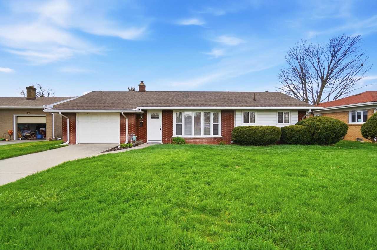 5159 Grosse Point Pkwy - Photo 2 of 29