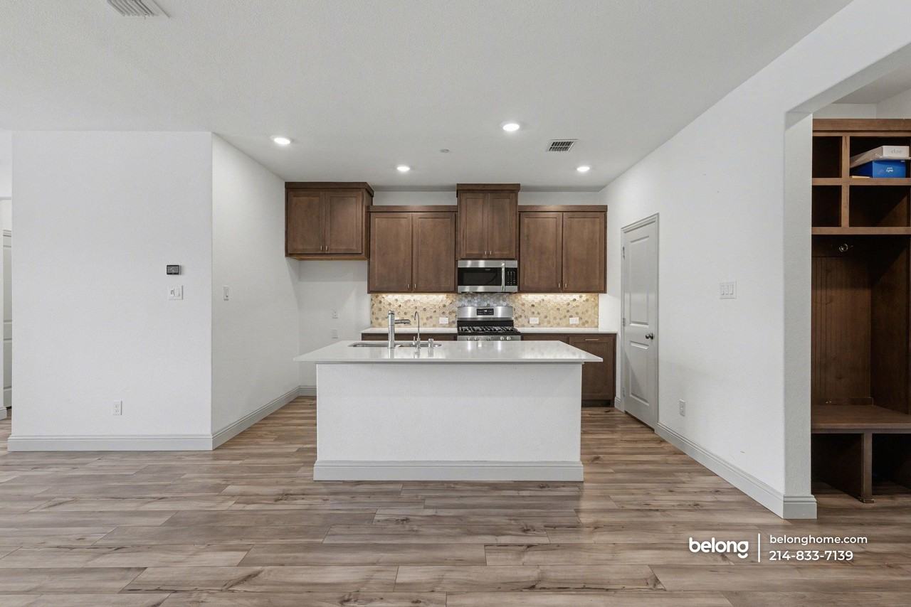 12855 Leopold Trl - Photo 5 of 16