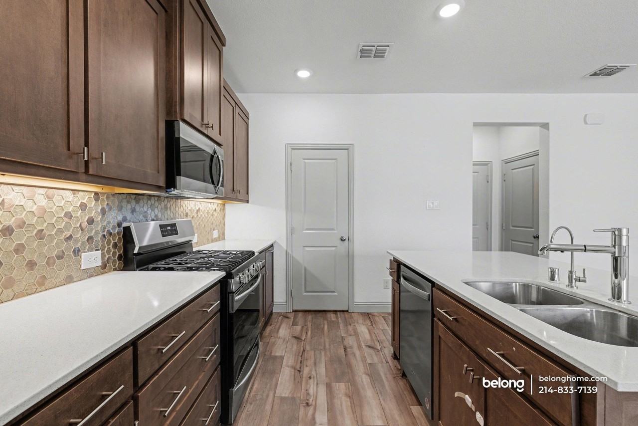 12855 Leopold Trl - Photo 6 of 16