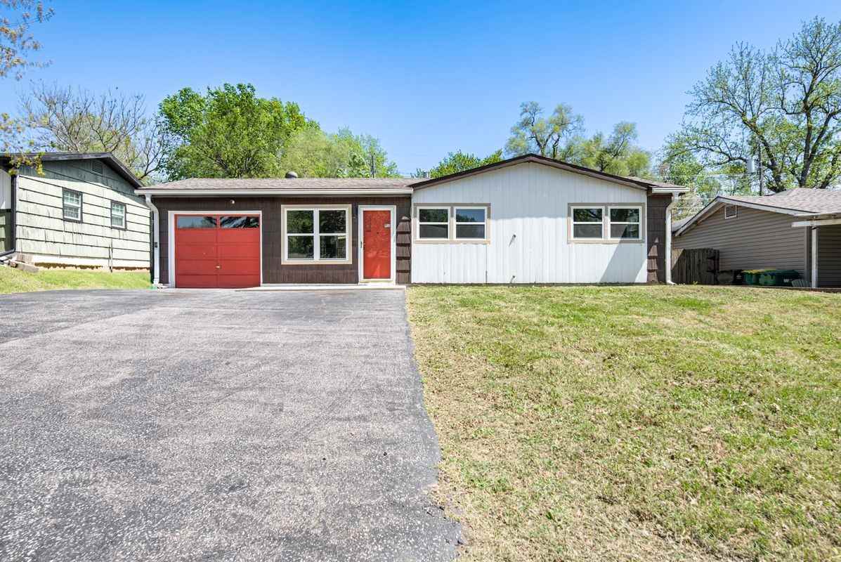 2721 S 51st Ter - Photo 2 of 26