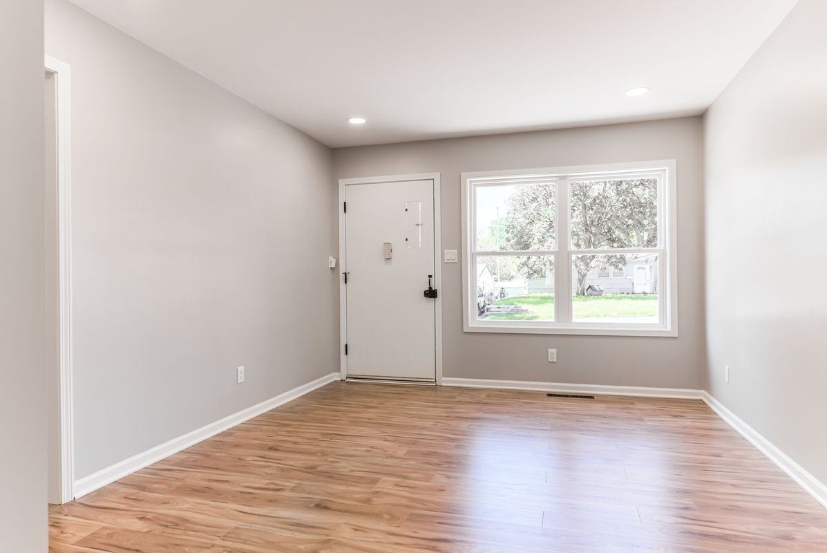 2721 S 51st Ter - Photo 4 of 26