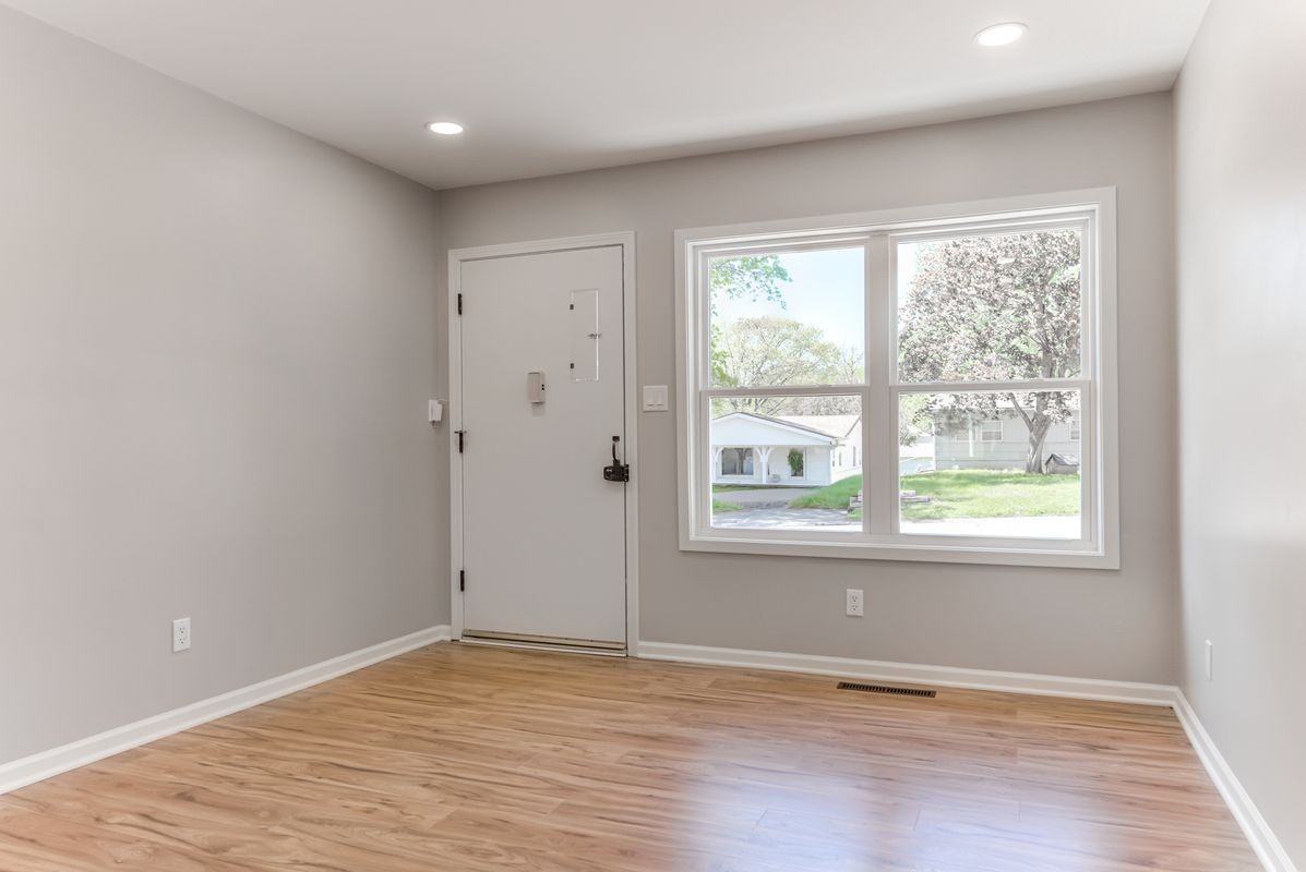 2721 S 51st Ter - Photo 5 of 26