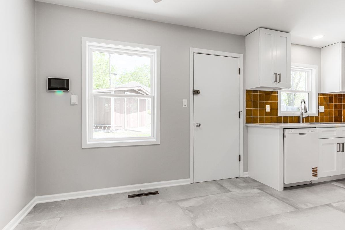 2721 S 51st Ter - Photo 7 of 26