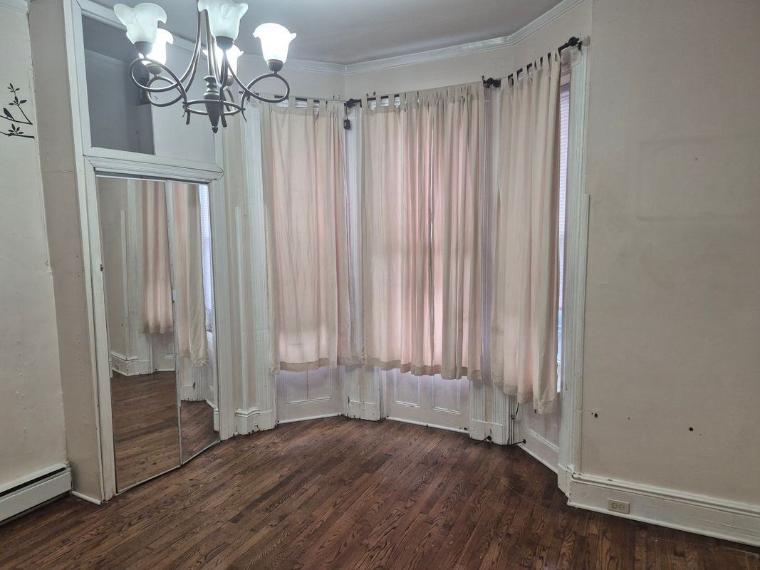 330 New York Ave - Photo 5 of 7