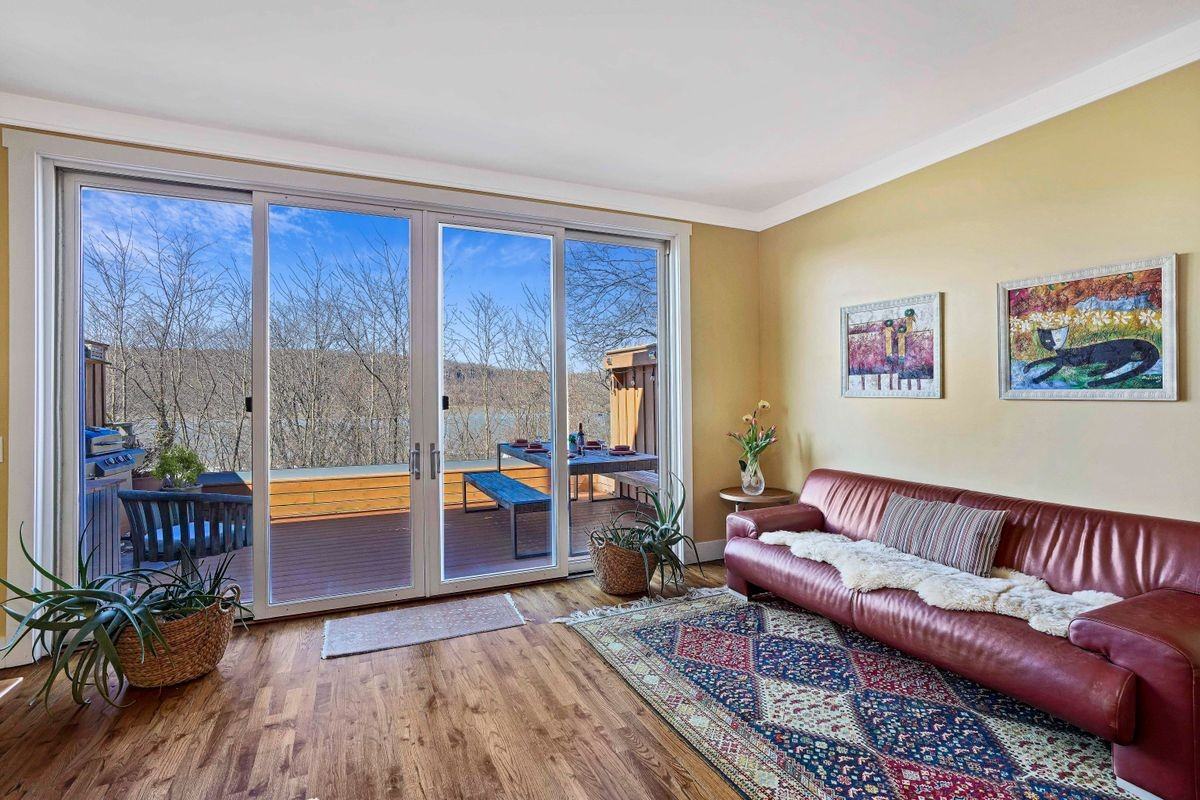 493 Warburton Ave - Photo 4 of 32