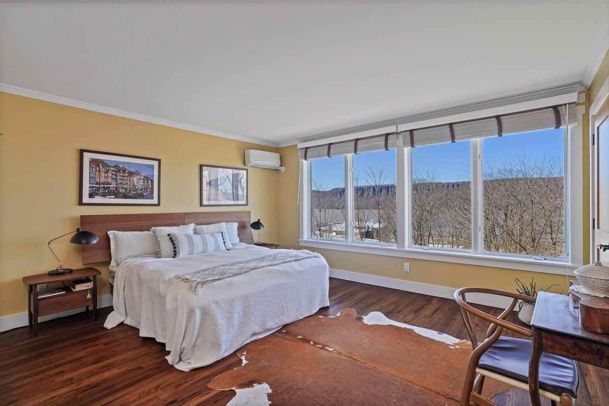 493 Warburton Ave - Photo 6 of 32