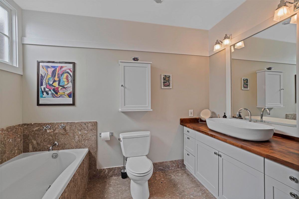 493 Warburton Ave - Photo 7 of 32