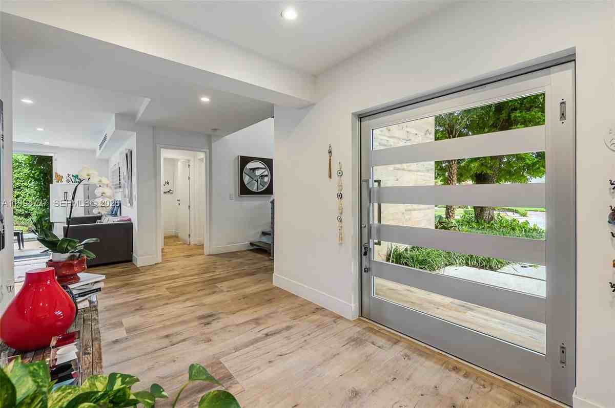 79 Shore Dr E - Photo 4 of 21