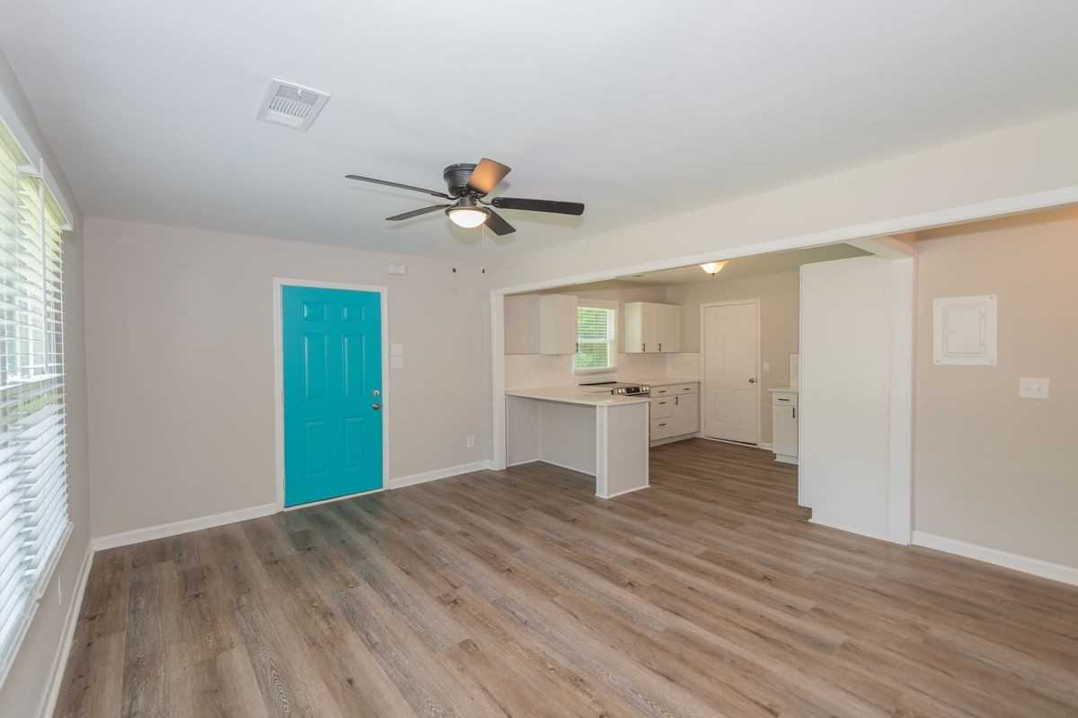 525 Baker Cir Nw - Photo 3 of 6