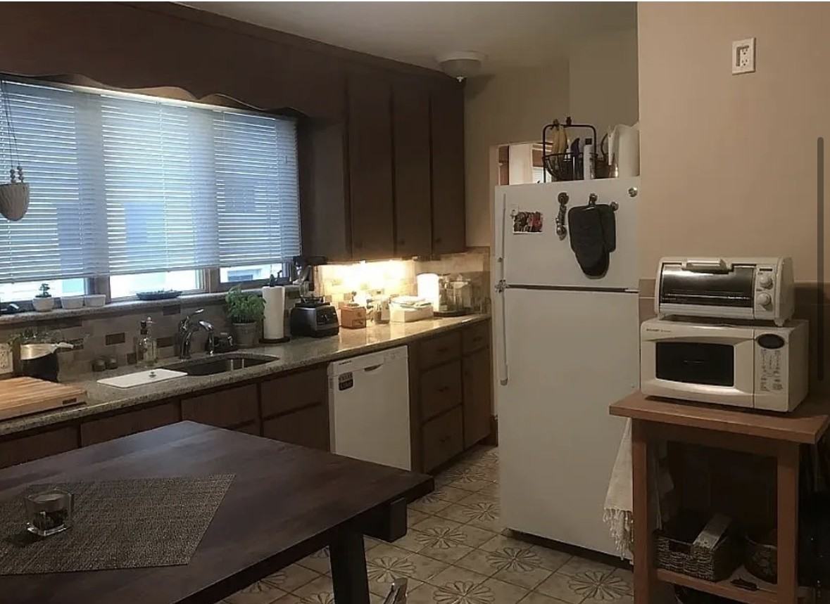 Adams St - Photo 4 of 10