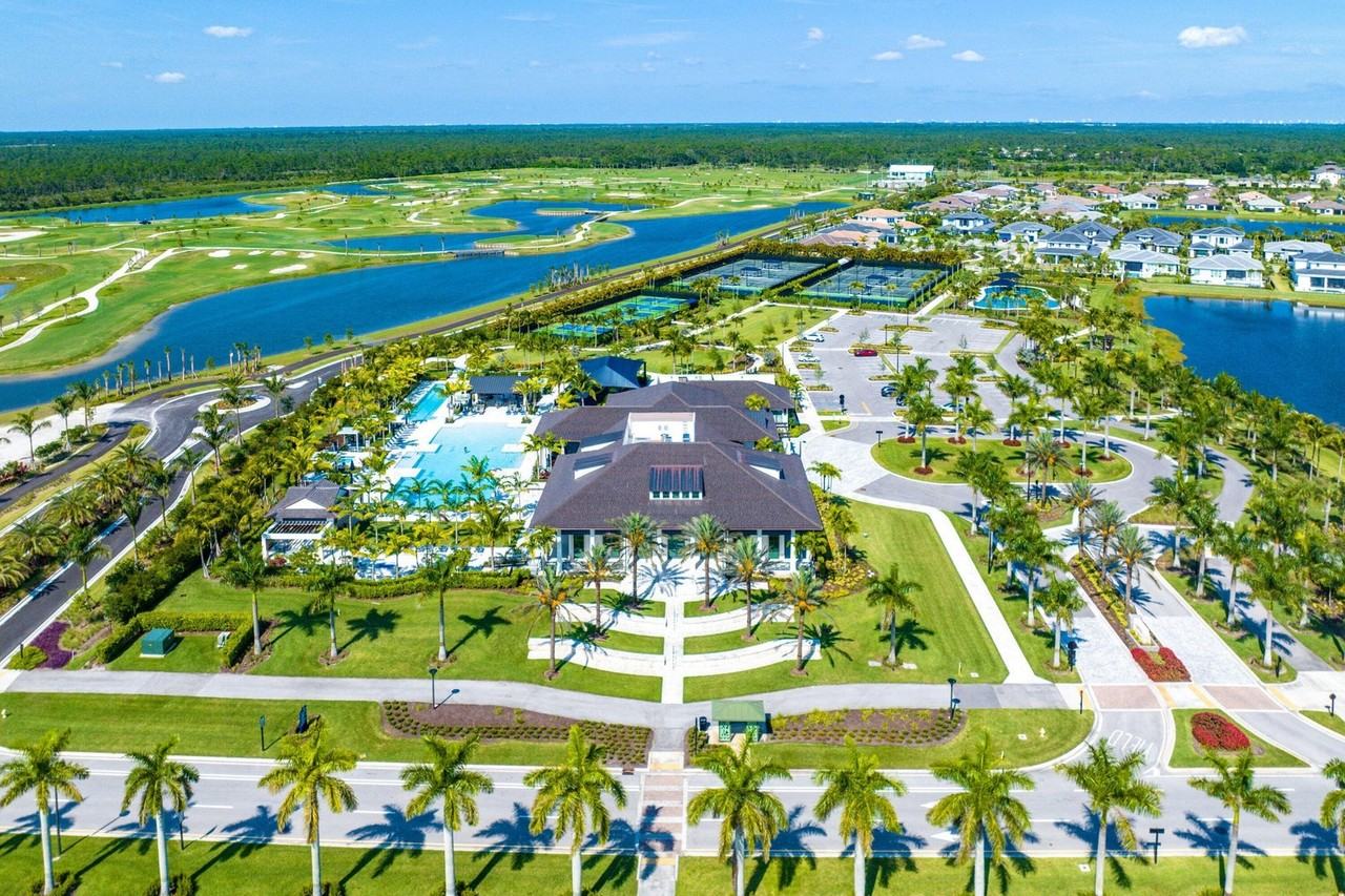 9256 Crestview Cir - Photo 5 of 40