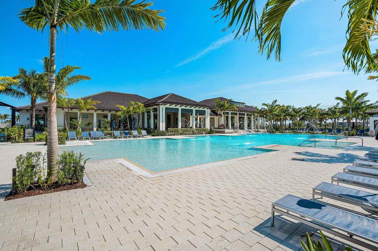 9256 Crestview Cir - Photo 6 of 40