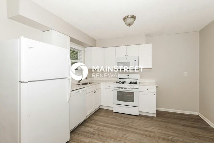 8808 Fernview Dr - Photo 4 of 15