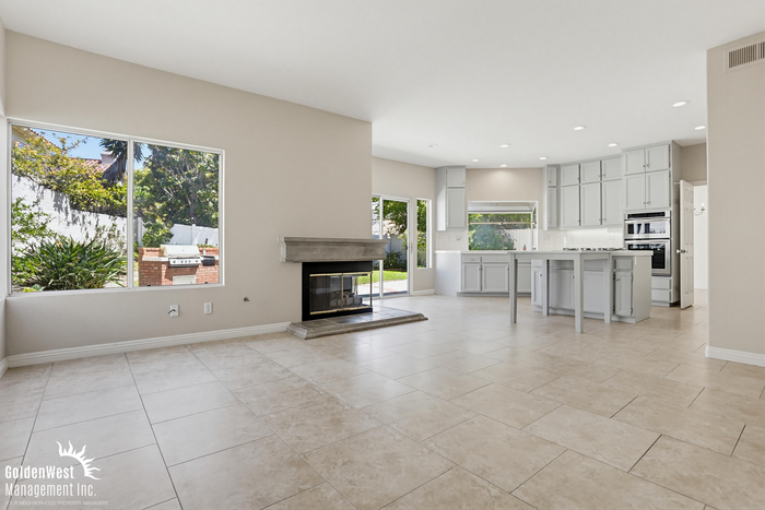 12457 Mona Lisa St - Photo 3 of 19