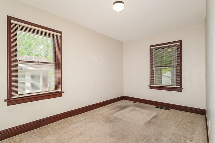 2452 Ashland Ave - Photo 7 of 17