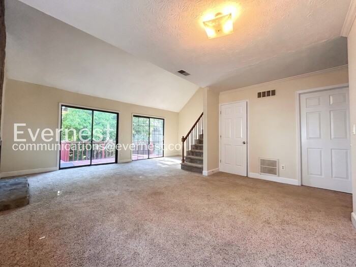 1174 Ridgecrest Ln Se - Photo 4 of 31