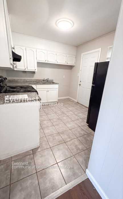 200 Woodward Dr - Photo 5 of 45