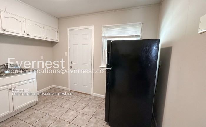 200 Woodward Dr - Photo 7 of 45