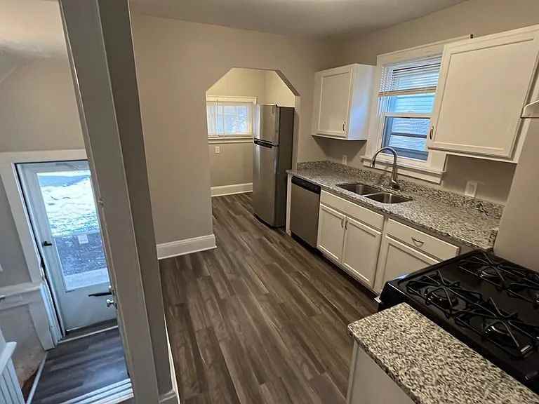 579 Sanford Ave #NA - Photo 2 of 14