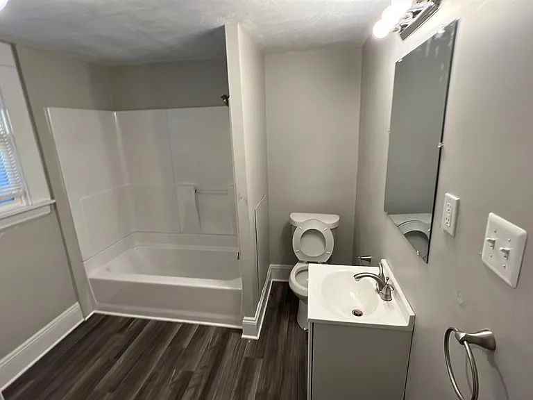 579 Sanford Ave #NA - Photo 7 of 14