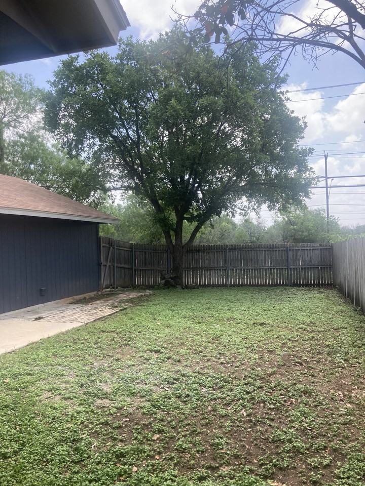 8018 Echo Wind St #NA - Photo 4 of 12