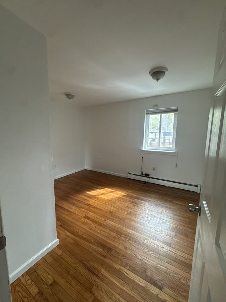 378 Valley St #B5 - Photo 3 of 8