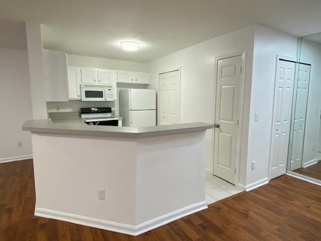 13715 Richmond Park Dr N #102 - Photo 3 of 20