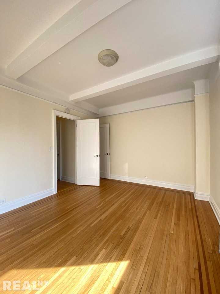 E 92nd St #9C - Photo 3 of 14