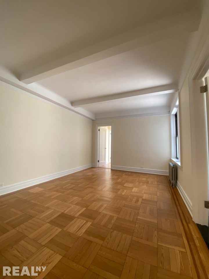 E 92nd St #9C - Photo 4 of 14