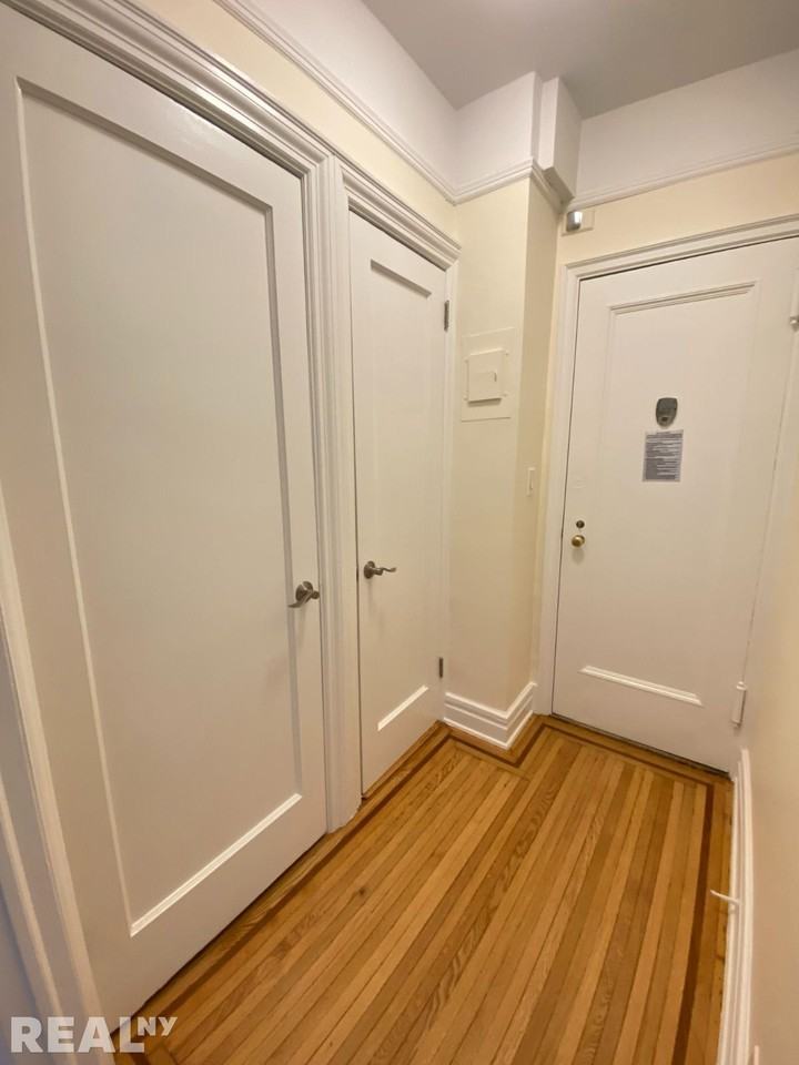 E 92nd St #9C - Photo 5 of 14