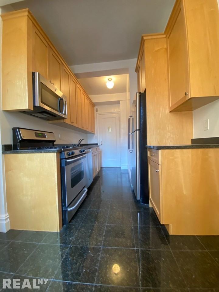 E 92nd St #9C - Photo 6 of 14