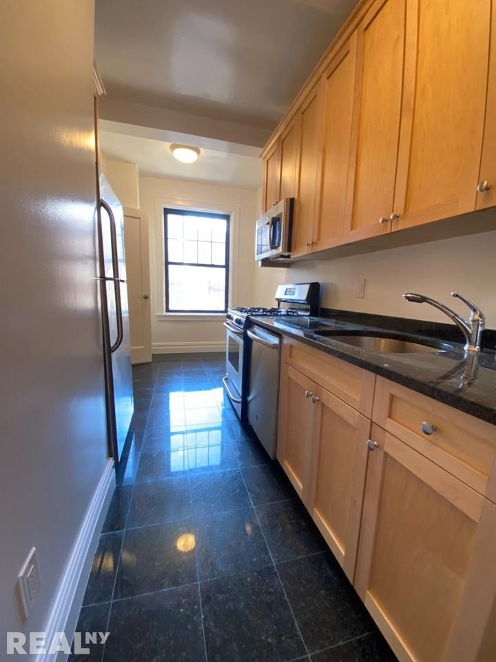 E 92nd St #9C - Photo 7 of 14