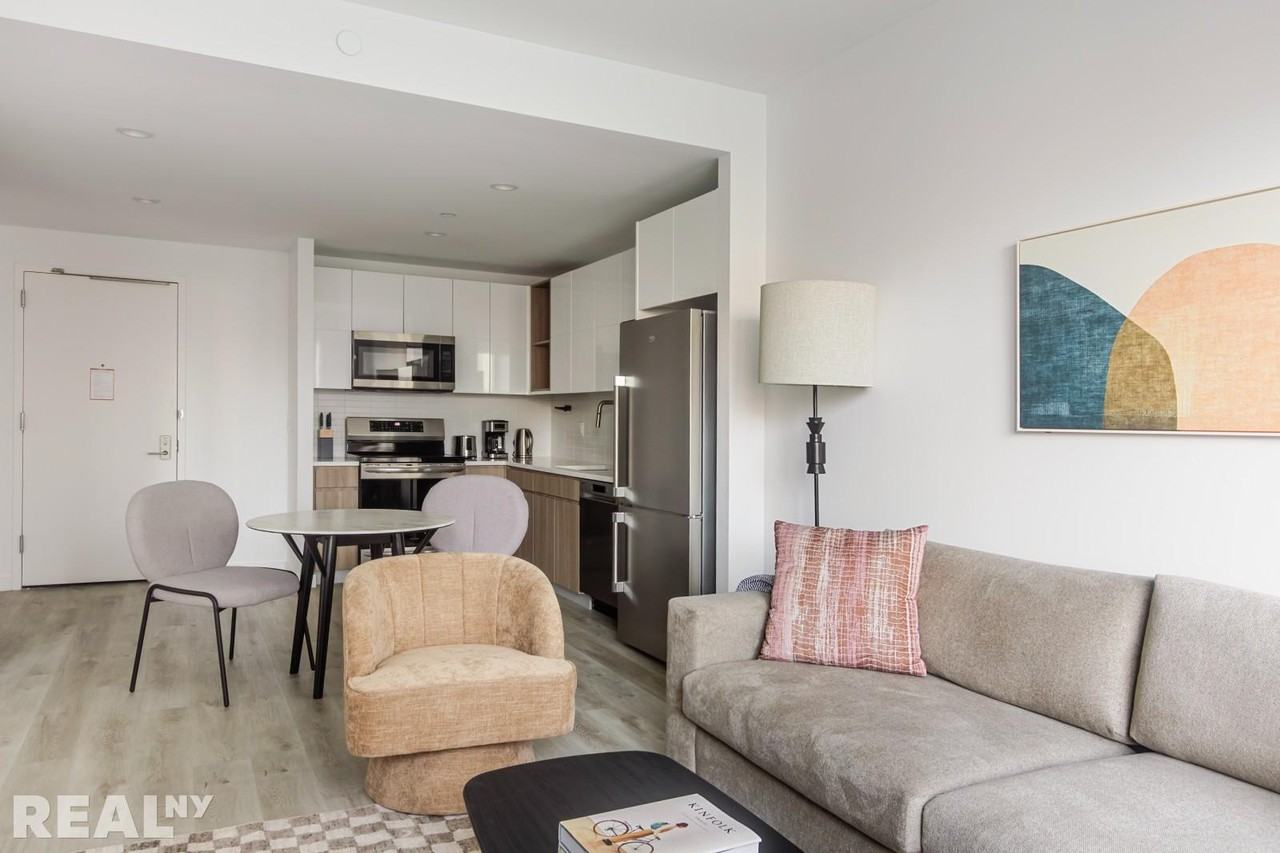 Commercial St #604 - Photo 3 of 11