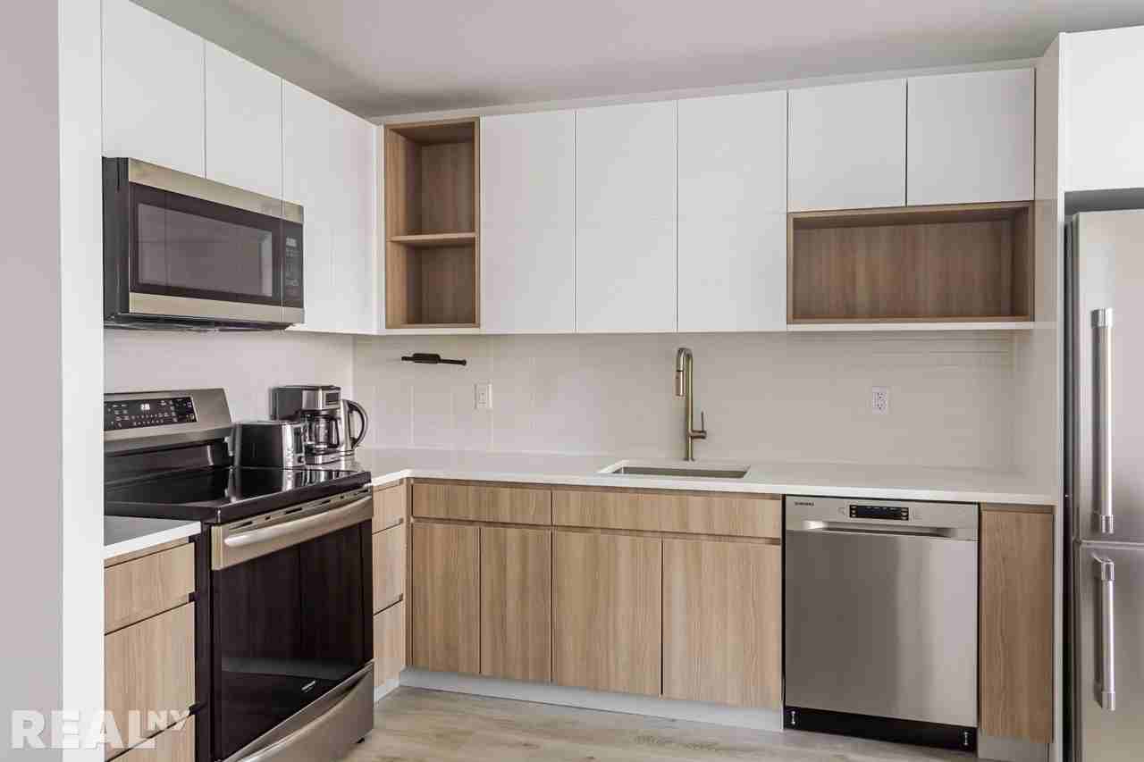 Commercial St #604 - Photo 6 of 11