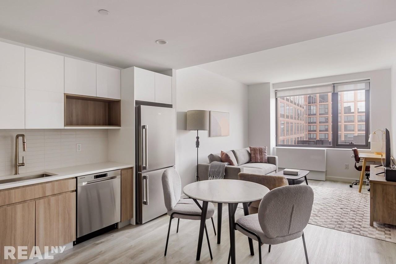 Commercial St #517 - Photo 6 of 15